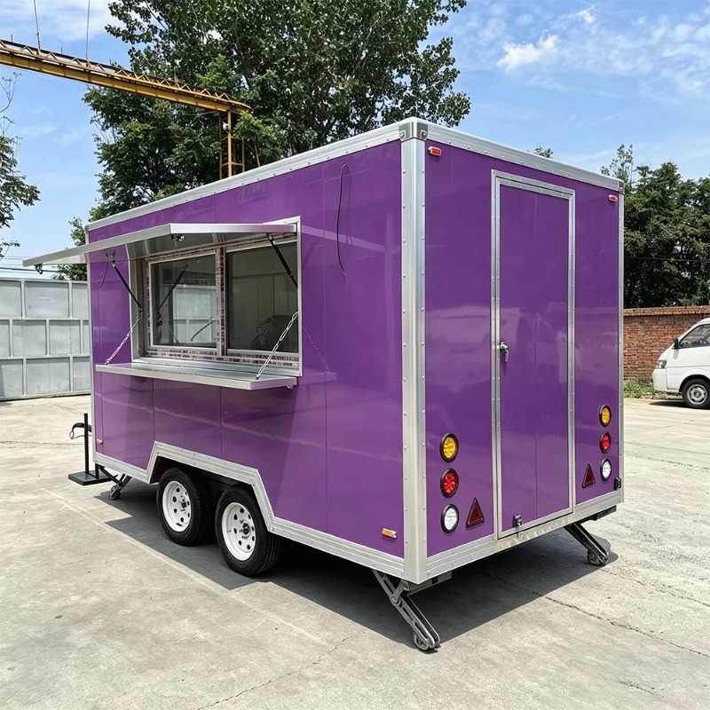 Rimorchio Moderno per Catering - Food Truck With Snacks recensione e prezzo