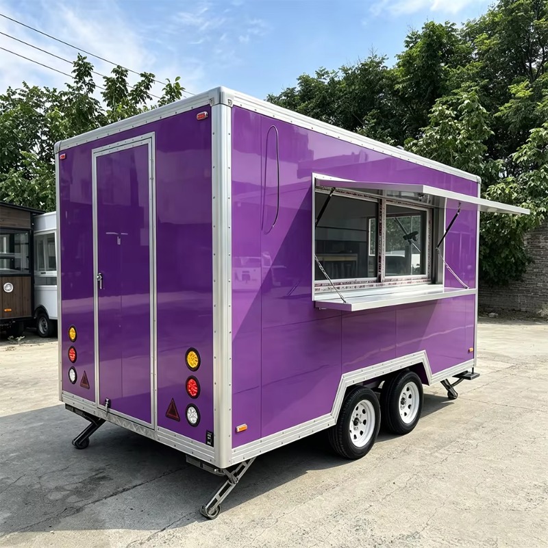 Rimorchio Moderno per Catering - Food Truck With Snacks recensione e prezzo